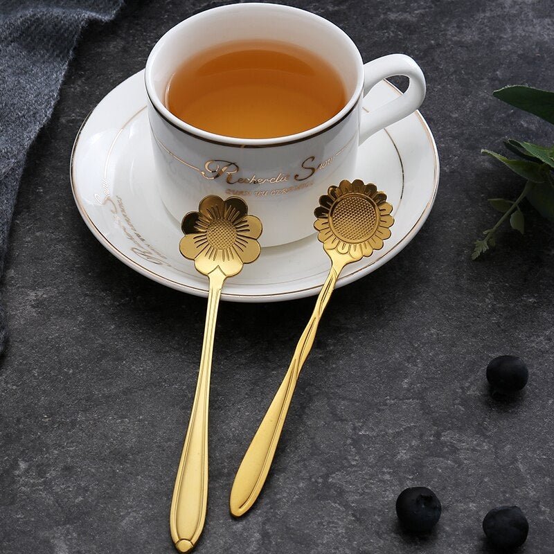 8 PCS Flower Spoons Set Small Teaspoons Stainless Steel Coffee Spoons Lovely Ice Cream Dessert Spoons Spoon Set Dinnerware Set